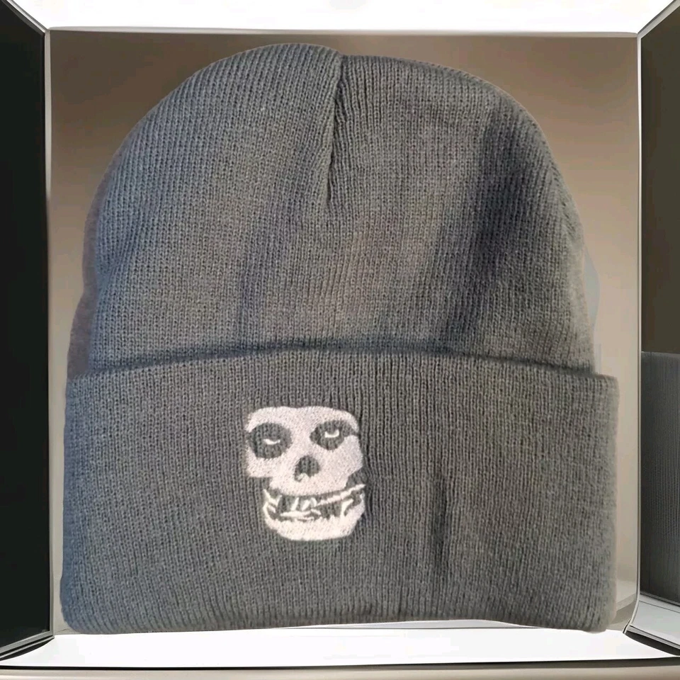 Auténtico - MISFITS - Gorro Tejido Gris Logo NUEVO Cálido Sombrero Gorra Aislada  Foto 1 de 3
