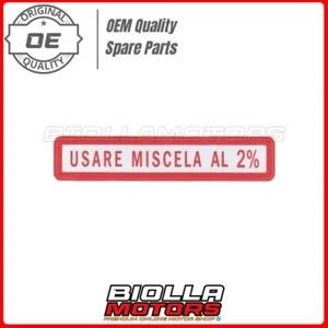 FREGIO TARGHETTA PICCOLA MISCELA 2% PIAGGIO VESPA 50 R 50 1970-1983 142720470 (R - Foto 1 di 5