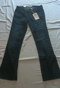 Neu mit Etikett Levi's Demi Curve Bootcut-Jeans 7M/28 dunkle Waschung - Bild 1 von 8
