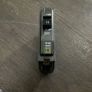 Square D Ad-8011 Circuit Breaker 15Amp 120/240vac 50/60hz - Picture 1 of 7