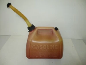 PRE-BAN RUBBERMAID GOTT 2.5 2 1/2 GALLON GAL VENTED GAS CAN EASY POUR FUEL JUG - Picture 1 of 10