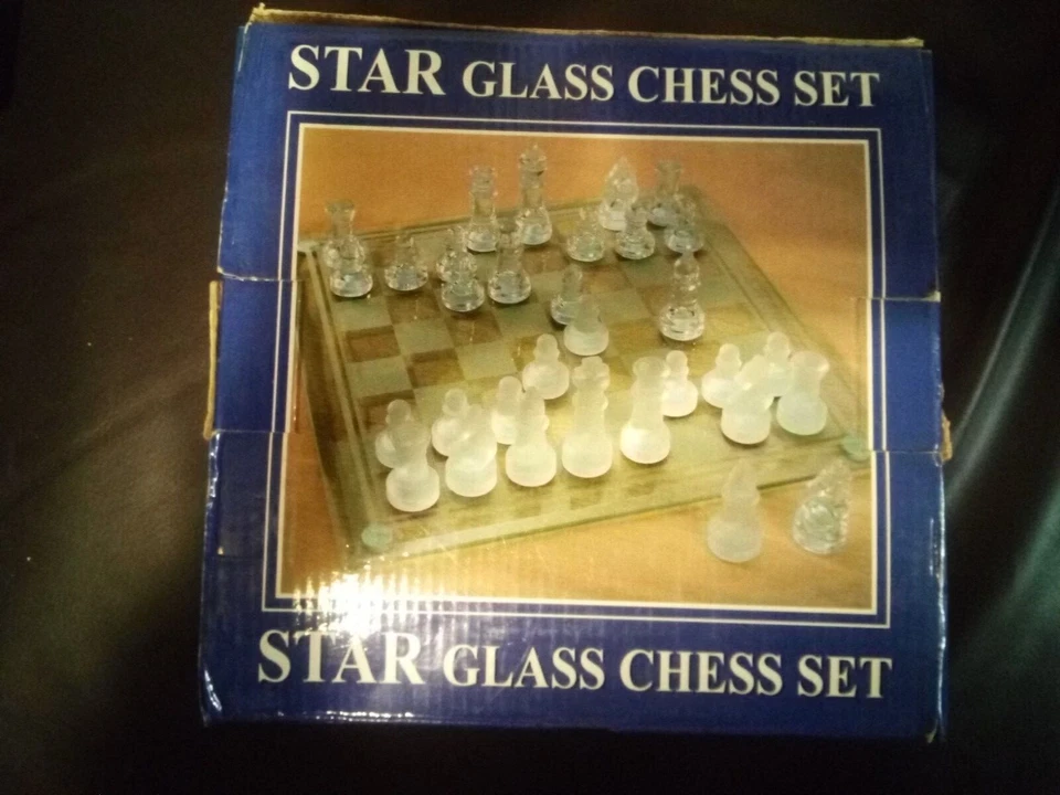 Chess, Star Glass Chess Set fine condition, some loose bottom pads, reattach. - Image 1 of 2