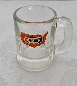 Mini taza de cerveza de raíz pequeña vintage A&W • mapa naranja de EE. UU. y logotipo ovalado 3 1/4" de alto - Imagen 1 de 5