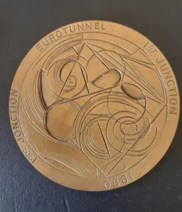 Medallón de bronce 1990 de la apertura del primer cruce del Eurotúnel - Imagen 1 de 2