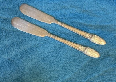 2  Individual Butter Spreader Knife Rogers 1847  FIRST lOVE - Image 1 of 2