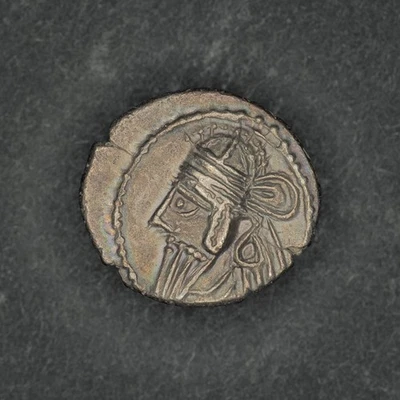 Ancient Parthian Empire Silver Drachm Osroes II (AD 190) Ecbatana – Sellwood 85. - Image 1 of 3