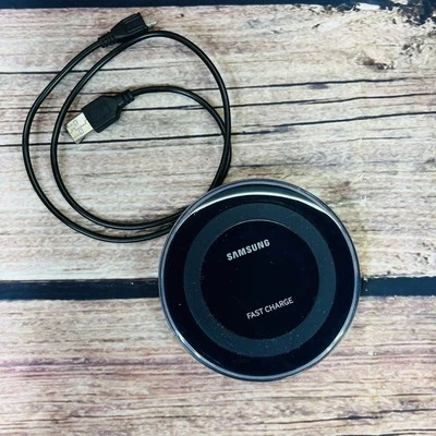 Samsung Qi Certified Fast Charge Wireless Charging Pad EP-PN920 - Image 1 of 4