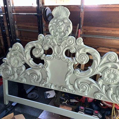 Cabecero de madera verde pintado rococó ornamentado $600 o mejor oferta Foto 1 de 4