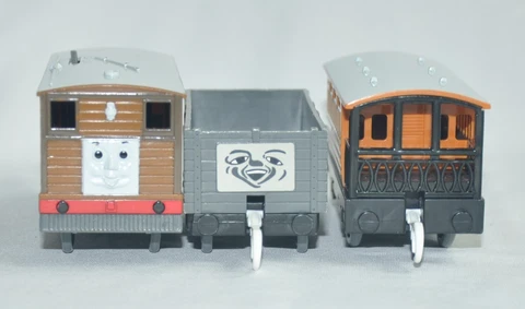 1996 TOBY, HENRIETTA & TROUBLESOME Truck Motorized TrackMaster Thomas Train Lot Cover