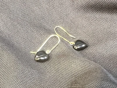 Pendientes colgantes de corazón de ónix negro de 8 mm de oro macizo de 14k Foto 1 de 4