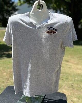 Camiseta Hollister Niños XL Cuello en V Vintage Camisa Hollister XL Gris Manga Corta Top Foto 1 de 4