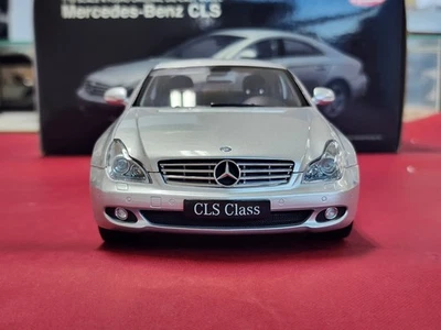 1:18 Kyosho Mercedes Benz CLS Silver Diecast - Image 1 of 4