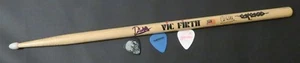 Lote de púas de batería y guitarra personalizadas autografiadas por carcasa - Imagen 1 de 3