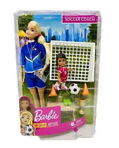 Barbie Soccer Coach Playset Bionda Allenatore di Calcio, Studente Bambola e Accessori NUOVO - Foto 1 di 7