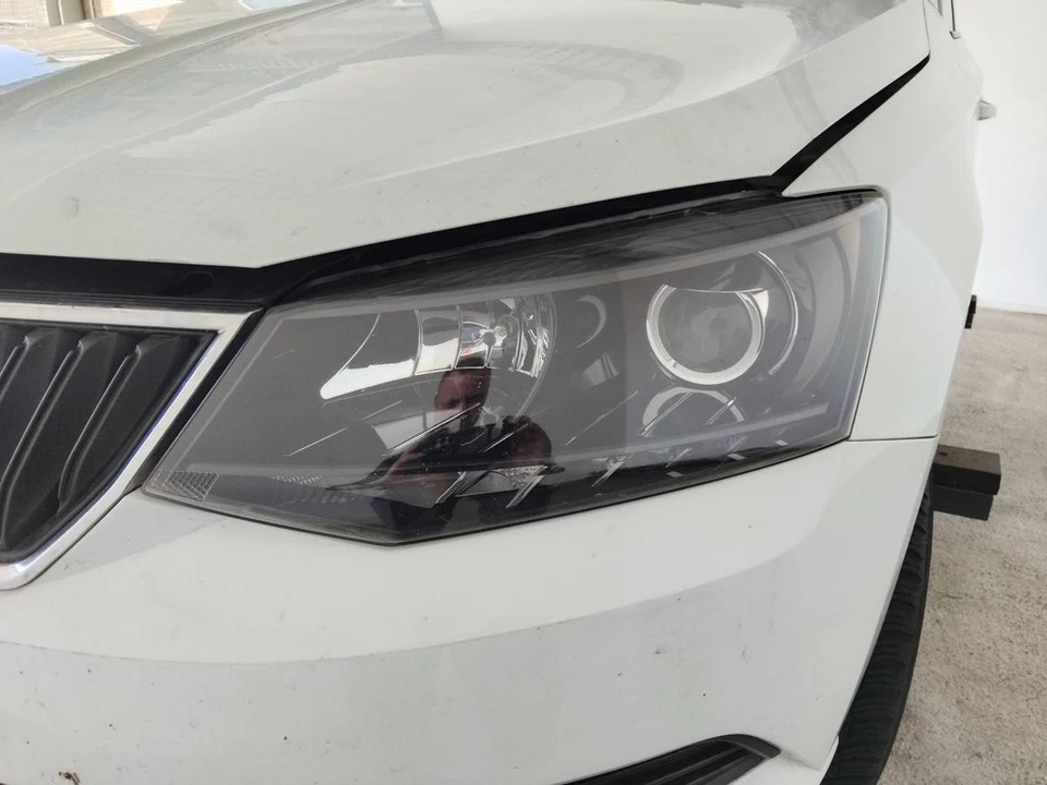 Skoda Fabia 3 III NJ original Scheinwerfer links 6V1941015A Hella BJ2014 - Bild 1 von 4