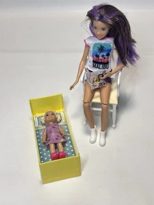 Mattel Barbie Dream House Replacement Furniture Bed/Coffee Table & Armed Chair - Picture 1 of 17