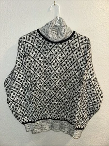Silverleaf Women’s M Black/Creme Diamond Print Turtleneck Sweater - Picture 1 of 7