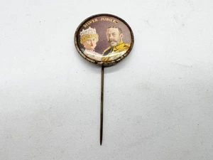 KING GEORGE V QUEEN MARY SILVER JUBILEE CELLULOID BADGE STICKPIN 1935 - Picture 1 of 4