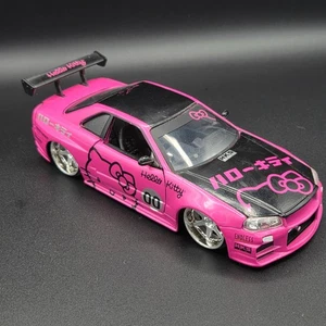 Jada Hello Kitty 2002 Nissan Skyline GT-R R34 Diecast Maßstab 1:24 Auto - Bild 1 von 8