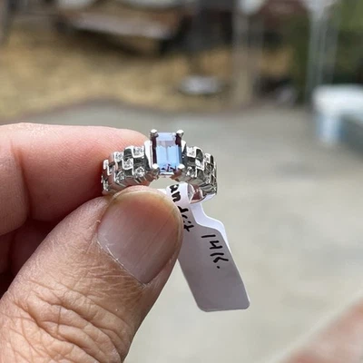 КОЛЬЦО С АЛЕКСАНДРИТОМ/БРИЛЛИАНТОМ ТЯЖЕЛОЕ БЕЛОЕ ЗОЛОТО 14 КАРАТ СИЛЬНОЕ ИЗМЕНЕНИЕ ЦВЕТА, 6,76 г - Изображение 1 из 4