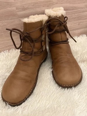 UGG  CASPIA Tan Sheepskin/Shearling Leather Lace Up Ankle Boots Women Size US 7 - Image 1 of 4