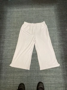 NWT WOMEN’S HIGH RISE ELASTIC WAIST WHITE BUTTERY SOFT CROP PANTS. SIZE XL - Picture 1 of 5