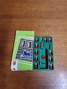 Arsenal Subbuteo vintage in scatola un giocatore danneggiato. - Foto 1 di 4