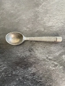 Vintage Ice Cream Scoop Metal Scooper Ribbed Handle Aluminum Rare Taiwan - Picture 1 of 7