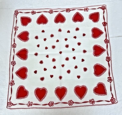 Cintas de encaje vintage Hankie día de San Valentín filas de corazones rojos Foto 1 de 4