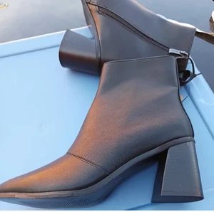 Jeossy Women's Black Chunky Heeled Ankle Boots Pointed toe Size 7.5 Women's  - Picture 1 of 8