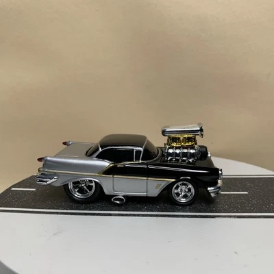 Oldsmobile Olds 88 1956 Muscle Machines negro y plateado dos tonos 03-04 1:64 casi nuevo Foto 1 de 4