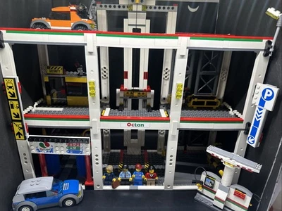 LEGO CITY: City Garage 4207 (2012 / Retired) - Incomplete Read - Image 1 of 4