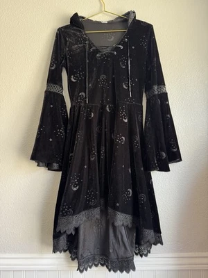 Vestido con Capucha Spirit Halloween Manga Campana Terciopelo Celestial Con Cordones Gótico Talla: S Foto 1 de 4