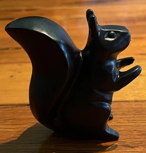 Ceramic squirrel figurine - Picture 1 of 7