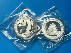 2001D China Panda 1 OZ 10 Yuan 999 Silber in Kapsel Verschweißt mit Große D - Bild 1 von 1