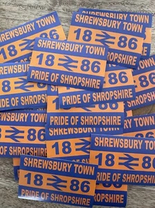 25 x Shrewsbury Town Aufkleber - Flagge Schal Abzeichen - Bild 1 von 1