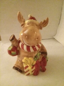 2010 Harry & David Ceramic Cookie Jar Christmas Moose w/ Wreath Presents Holiday - Picture 1 of 5