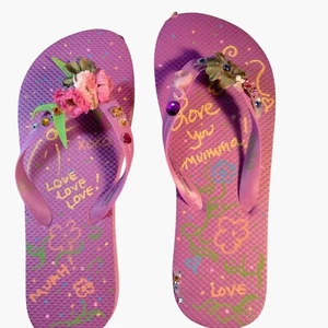 Purple Flip Flops Embellished Flamingo Flower Jewel Love Mumma Womens 8 9 - Foto 1 di 16