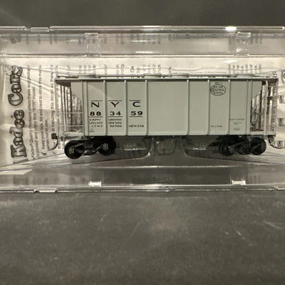 Kadee 8645 New York Central Road #883466 PS-2, 2 Bay, 2003 CU FT, PS-2 Covered - Image 1 of 4