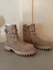 Botas VANELI Para Mujer Gamuza Zinnia Paloma Perla - Talla 8M Nuevas Con Caja - Imagen 1 de 6