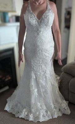 Precioso vestido de novia Allure Foto 1 de 4