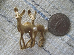 Vintage goldfarbene Paar Rehkitz Anstecknadel Brosche Krawattenverschluss mit Kunstperlen Weihnachten - Bild 1 von 9