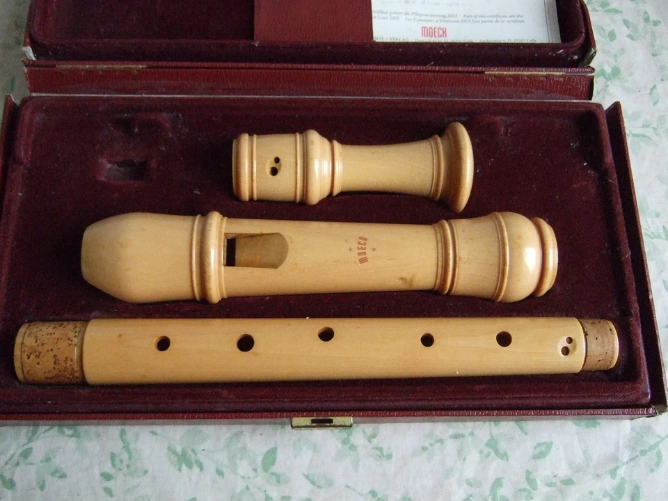Wooden Moeck Rottenburgh 249 Tenor  Recorder, Baroque, Near Mint, Arched Windway - Image 1 of 4