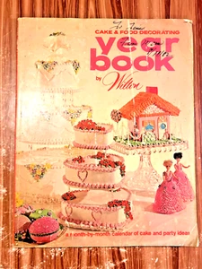 Cake Food Decorating Year Book by Wilton Enterprises Paperback Book 1972 Vintage - Picture 1 of 15