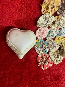 Vtg Avon Decanter Heart Shaped Milk Glass Small Container - Picture 1 of 3