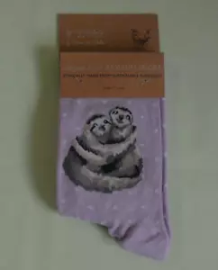 1x Socken Faultiere UMARMUNG plus Geschenktasche Wrendale Tiere niedlich - Bild 1 von 3