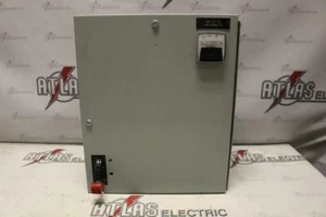 CENTRO DE CONTROL DE MOTOR DE LÍNEA GENERAL ELECTRIC 8000 60 Amp Disyuntor Alimentador - Imagen 1 de 5