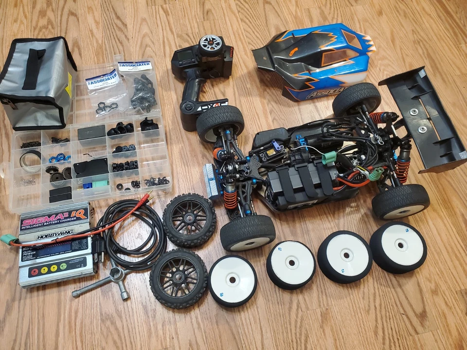LOT 1:8 6S 4WD Team Associated RC8B3E B3.1E RC Car Buggy RTR Charger Extras B3E - Image 1 of 4