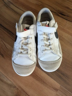 Girl's Nike Blazers Sneakers Size 2.5 - Image 1 of 4