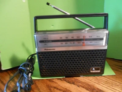 Vintage Panasonic RF-546 AM/FM Radio AC Or Batteries Tested and Works - Image 1 of 4